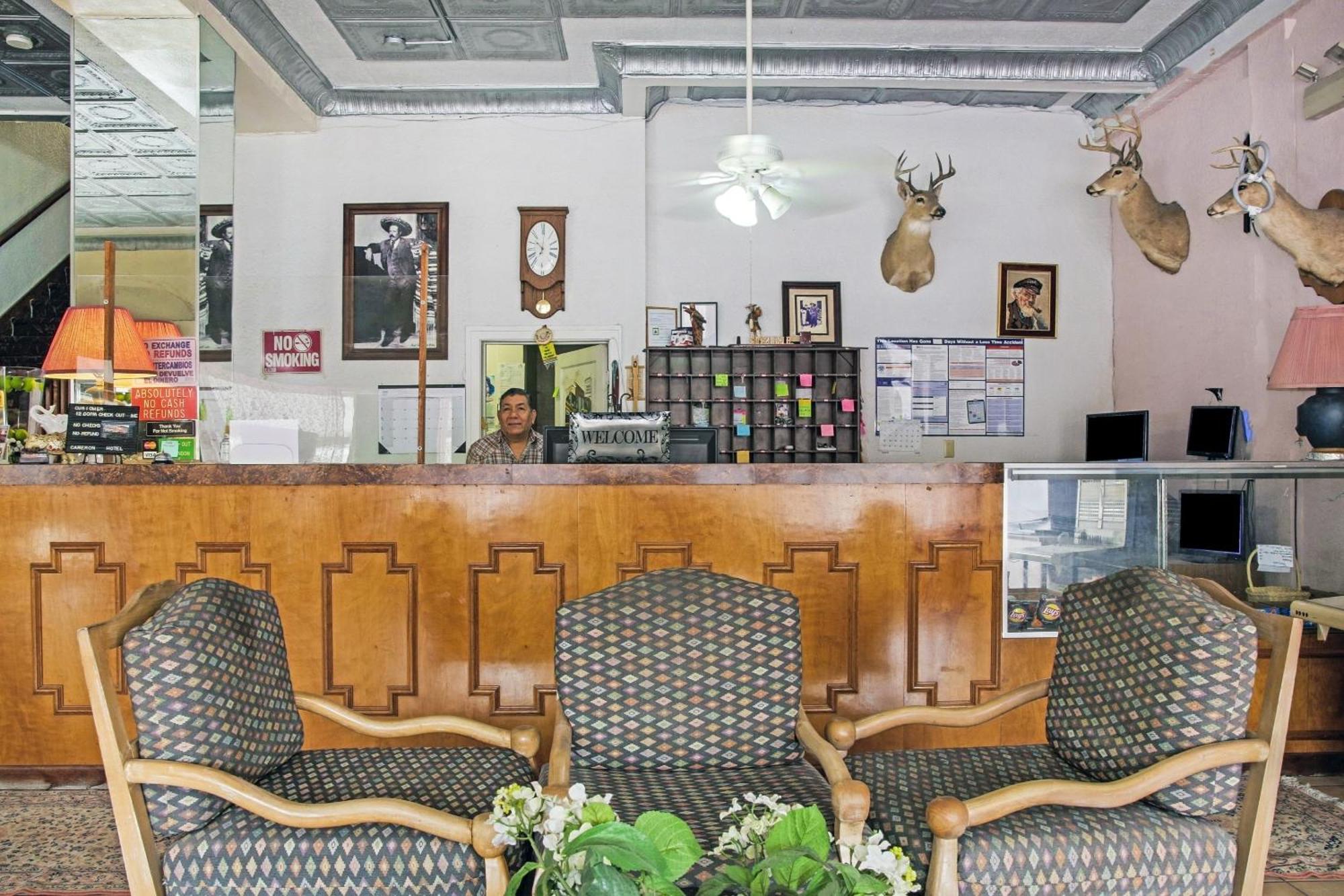 Oyo Historic Cameron Hotel Brownsville I-69E Kültér fotó