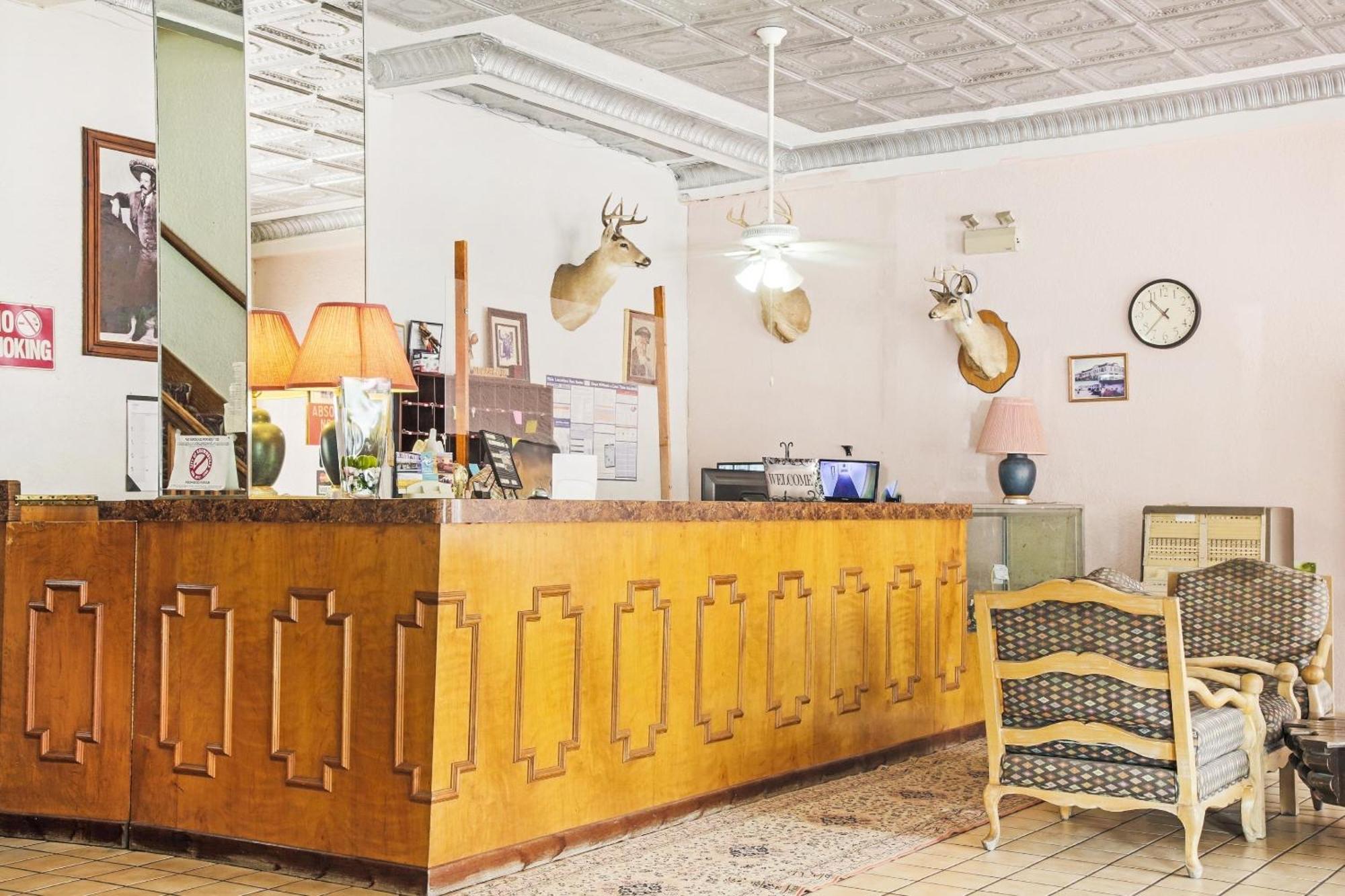 Oyo Historic Cameron Hotel Brownsville I-69E Kültér fotó